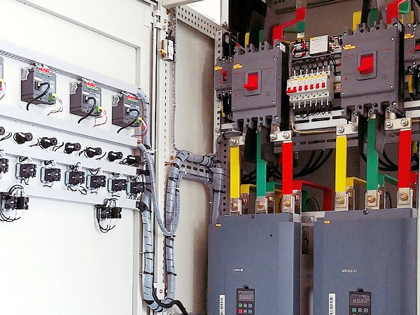 軟啟柜細節(jié)